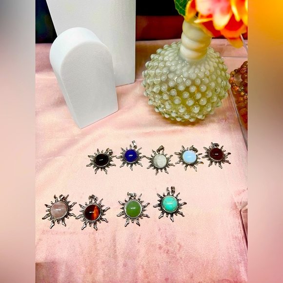 5 pc Random Healing Stone Pendant Semi Precious Stones Sun shape - Picture 2 of 12